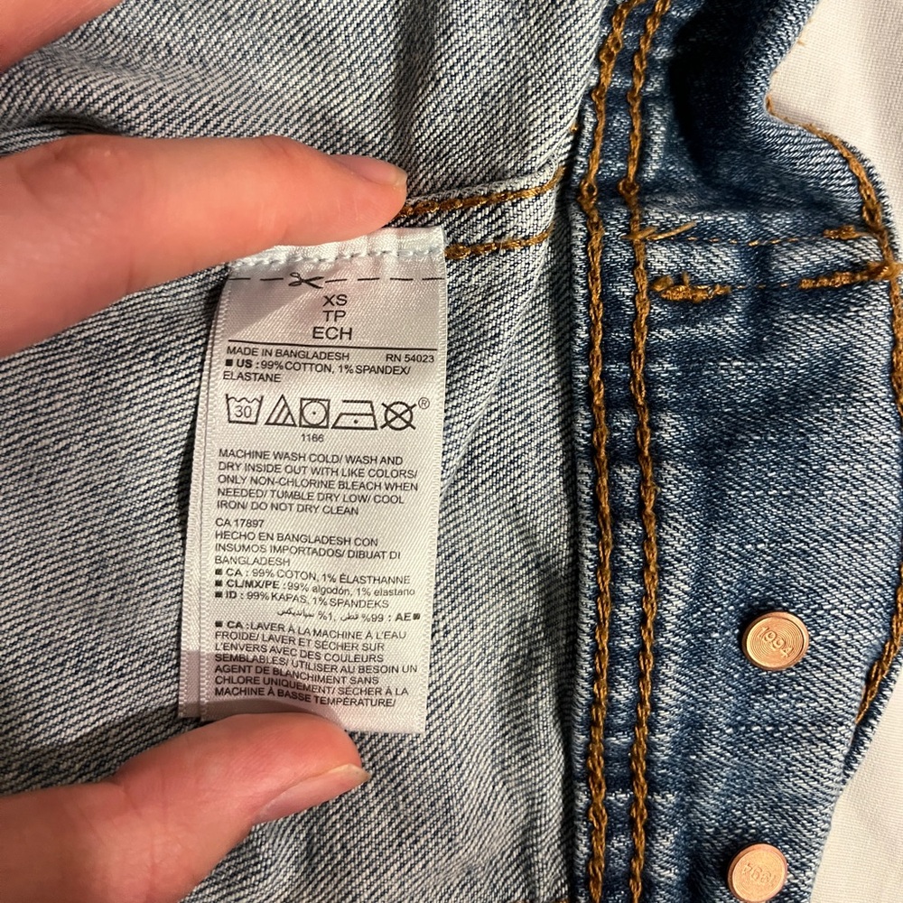 Old Navy Classic Denim Jacket, Size XS - Picture 14 of 16